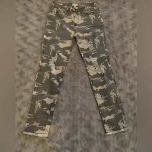 Easel Camo Distressed, Frayed Jeans • Size Medium